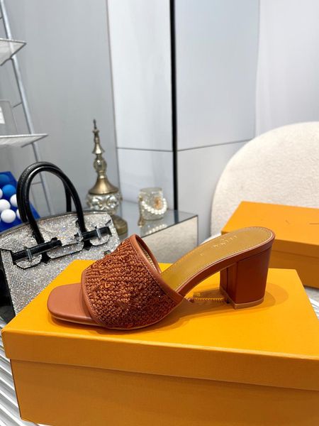 

men's and women's designer slippers sandals summer beach shoes classic brand casual outer slippers shaped flat bottom slippers 070, Black