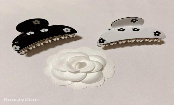 

7x35cm simple black and white acrylic plum flower claw clamp c style hairpins one word clip for ladies039 favorite fashion hea14718532214, Golden;silver