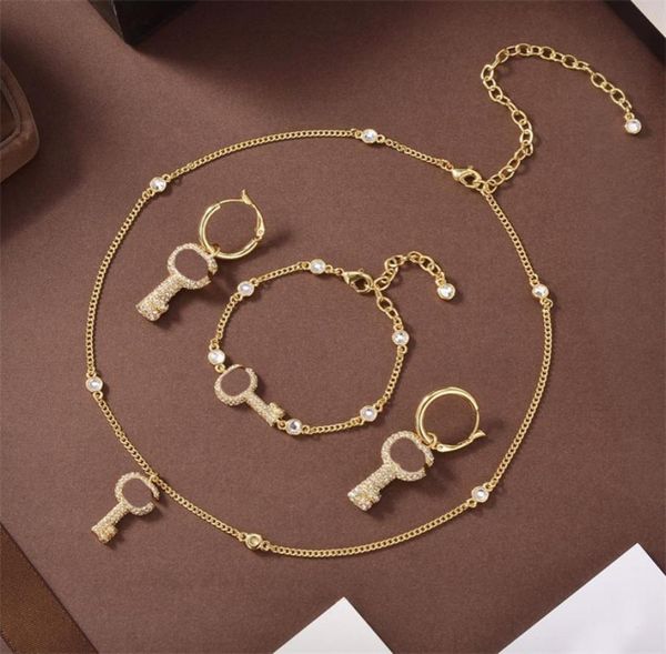 

shiny key diamond necklace crystal pendant studs women double letter keys bracelet rhinestone jewelry sets6627387, Black