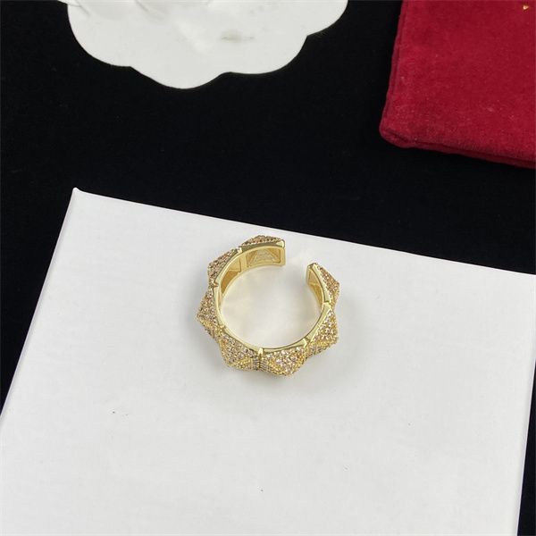 

woman opening with side stones rings v logo metal designer gold letter v luxury jewelry women wedding ring 45, Slivery;golden