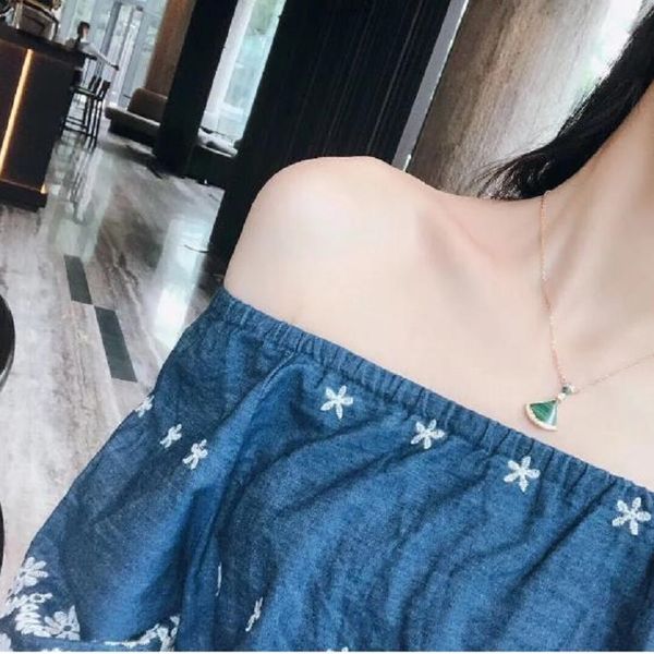 

925 sterling silver luxury necklace plated 18k rose gold original buckle starry gradient blue powder skirt fanshaped white mother