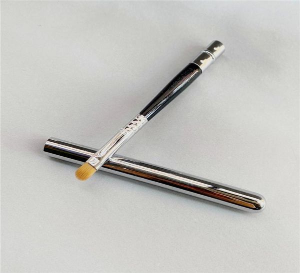 

lip brush l05 firm round precision lip liner makeup brush with metal cover6336816