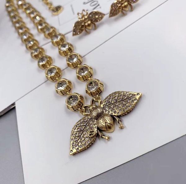 

a of diamond miniature bee vintage jewelry necklaces for women with delicate and versatile matching earrings4652703, Silver