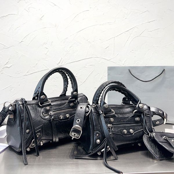 

with the gift box motorcycle bag silver ingot texture is very good wrinkled sheep skin can be tilted back side hand the most fashionable gir