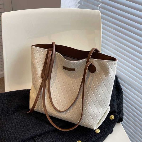 

student shoulder bag feels versatile one shoulder tote commuting bag large capacity bag women's autumn and winter new fashion bag