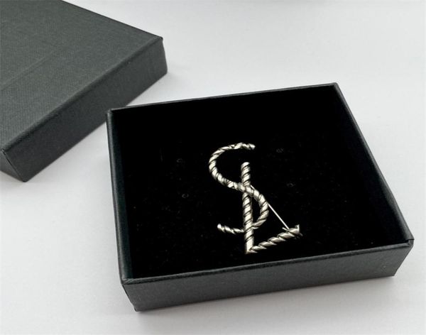 

luxury fashion designer men womens brooch pins brand silver letter brooch pin suit dress pins for lady specifications designer jew3558908, Gray