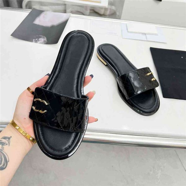

fashion slippers 2023 channel luxury design summer men and women flat shoes thick sole leather rubber letter logo casual cartoon slippers 09, Black