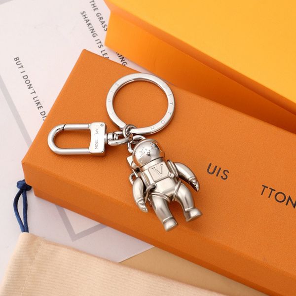 

luxurys designers keychain car key chain solid color monogrammed keychains fashion leisure astronaut men women bag pendant accessories with, Silver