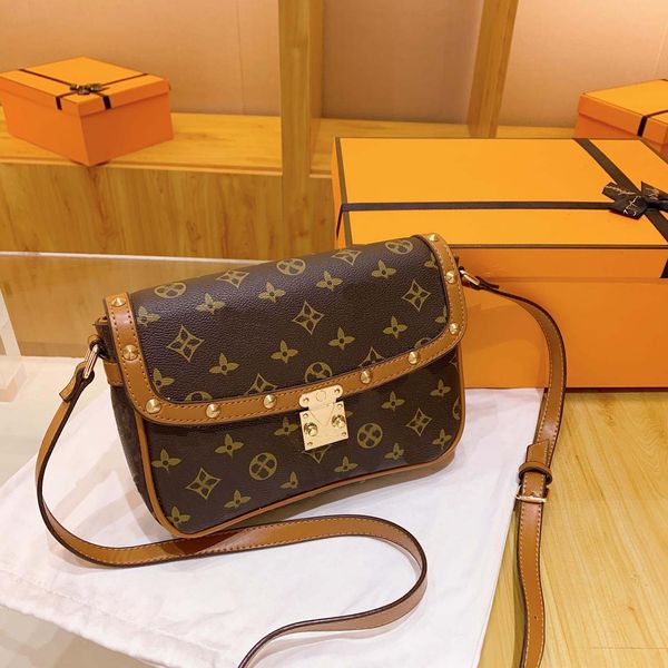 

new fashion retro one shoulder cross shoulder women's bag riveted one shoulder cross shoulder bag