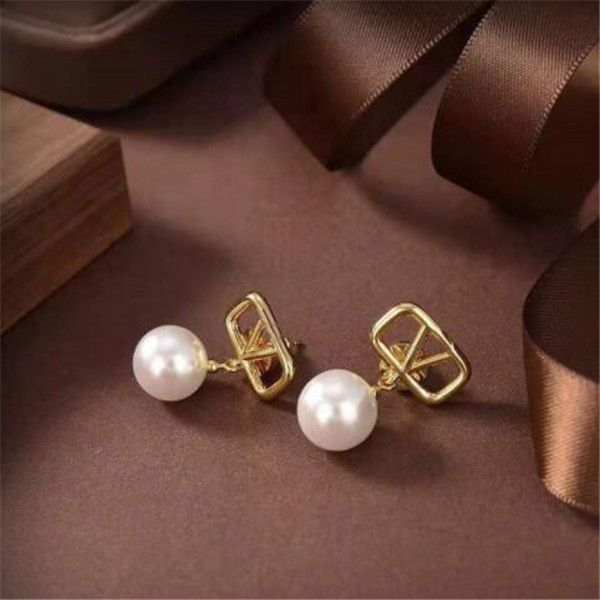 

classic earrings designer women stud luxury gold heart shape pearl crystal gold double v letter 925s silver jewelry, Golden;silver