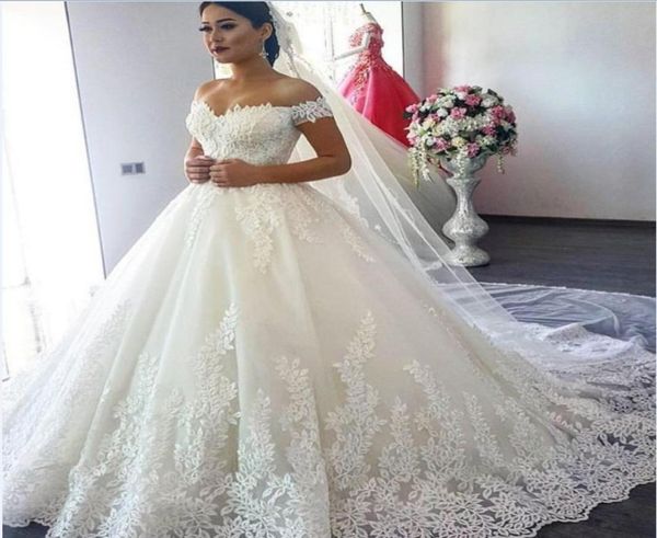 

2021 modern plus size ball gown wedding dresses luxury bridal skirts off the shoulder applique sweetheart lace up back princess go4829823, White