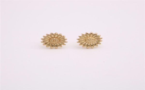 

fashion flowers ear studs beautiful pattern environmental protection material five color optional suitable for men and women8434545, Golden;silver