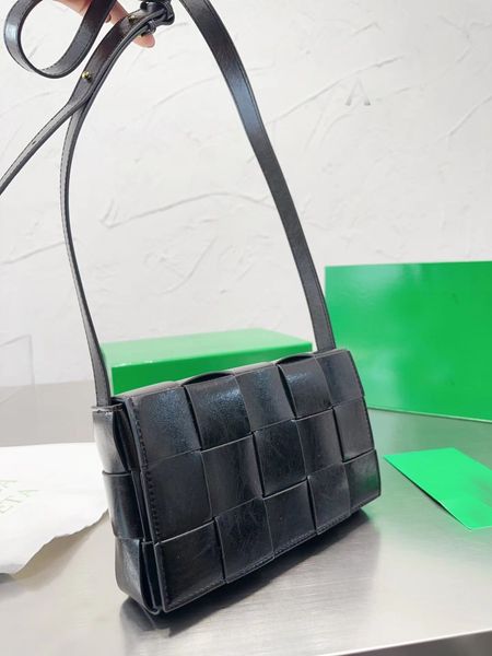 

new woven beancurd bag shoulder bag designer bag soft bag body very practical it's everywhere, Black;red