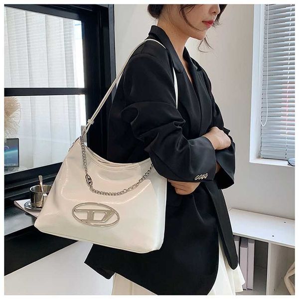 

30% off handbag designer 2023 silver dingdang crossbody new sweet spicy girl style motorcycle one shoulder underarm bag