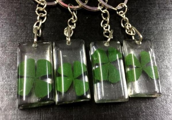 

yqtdmy 12 pcs magic four leaf clover cool summer keychain07930371, Slivery;golden