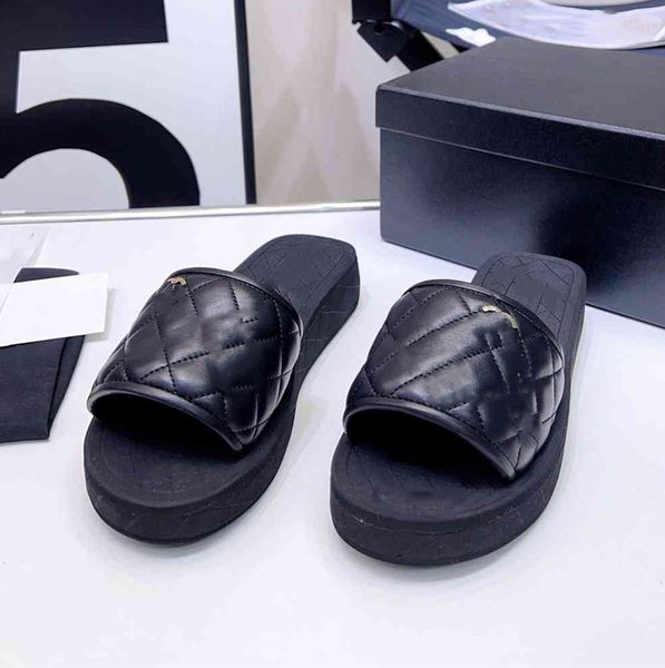 

fashion slippers 2023 channel luxury design summer men and women flat shoes thick sole leather rubber letter logo casual cartoon slippers 09, Black