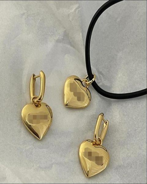 

new designed ear stud s925 silver ear buckle women039s letter b personality fashion shiny nonfading simple earrings9538682, Golden;silver