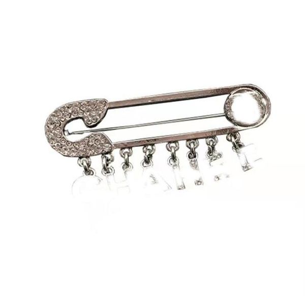 

lc12 designer brooches classic logo pin letter brooch with box3767368, Gray