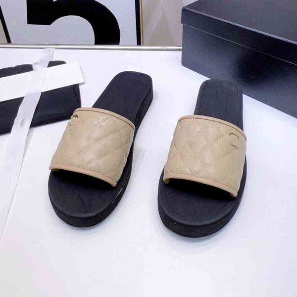 

fashion slippers 2023 channel luxury design summer men and women flat shoes thick sole leather rubber letter logo casual cartoon slippers 09, Black