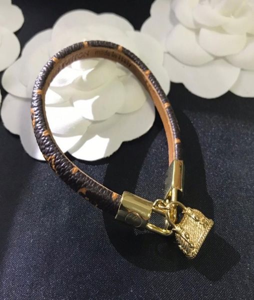 

luxury jewelry women leather designer bracelets with four leafs flower pattern and stamps bag pendant gold silver fashion jewe6503574, Golden;silver