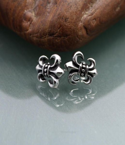 

2022 chrome new selfdesigned fashion titanium steel cast ear nails men039s and women039s stainless earrings hearts uoh06641186, Golden