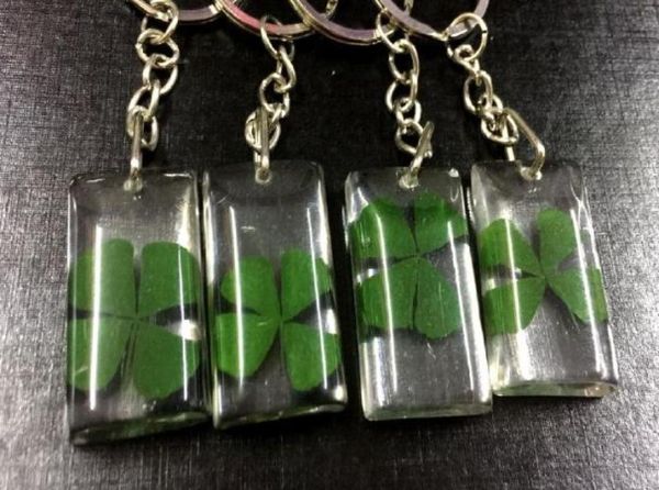 

yqtdmy 12 pcs magic four leaf clover cool summer keychain02804477, Slivery;golden