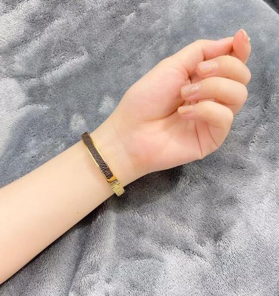 

fashion jewelry women designer bracelets with letters bangle bracelet for men woman wedding gifts 8 styles optional w8402674, Golden;silver