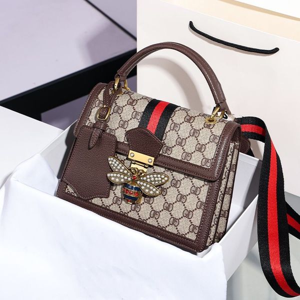 

classic 2023 luxurys designers shoulder bags leather handbags girl fashion women cross body metallic chain crossbody totes bees bag handbag