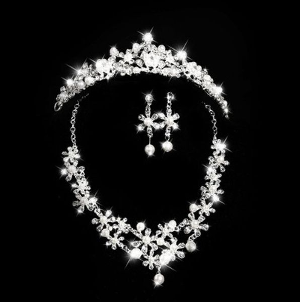 

bridal small chrysanthemum diamond pearl necklace earrings moon type crown jewelry three pieces of bridal ornaments 2018 bridal ac7542926, Silver