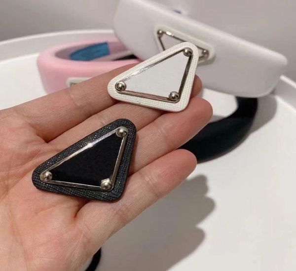 

2 colors metal triangle letter brooch brooch jewelry for men woman fashion accessories gift9373421, Gray