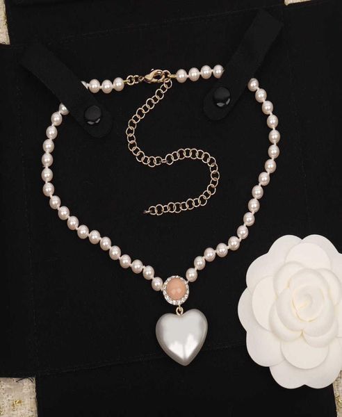 

2022 brand fashion jewelry women pearls chain party light gold color heart choker white pink beads luxury brand pendant 7810625, Black