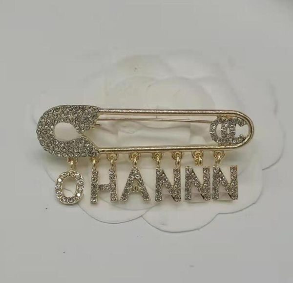 

fashion designer highend sweater suit collar pin brooches for mens womens luxury inlay crystal rhinestone 18k gold p7642845, Gray