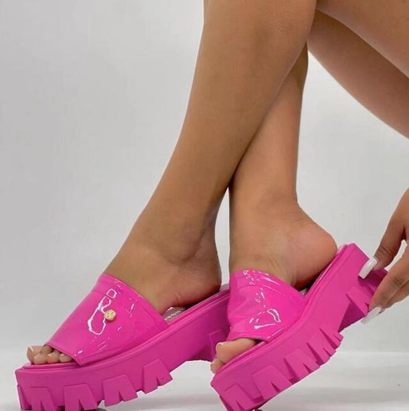 

slippers 2023 women s thick soled sandals bright leather large solid high beach slippers 36 43 230718, Black