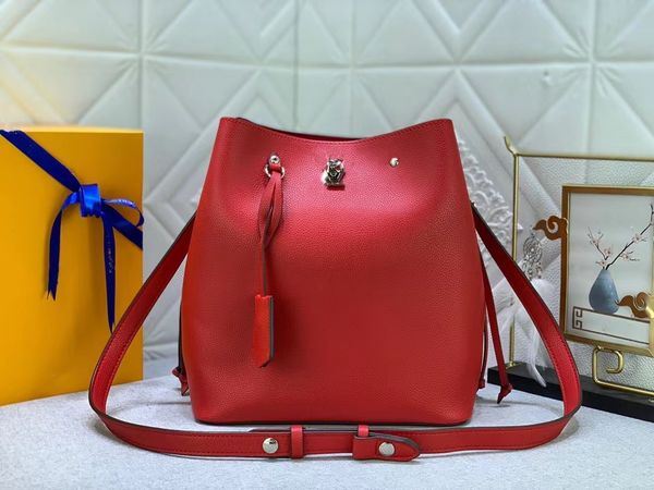 

new brand luxury designretro women's fashionretro bucket bagimported soft calf leathershiny twist lock closuresingle shoulder crossbody