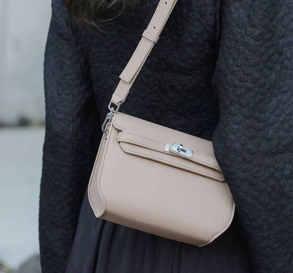 

designer kelys tote bag genuine leather 2023 new fashion premium postman commuter small headcoat cowhide one shoulder crossbodyp4u8