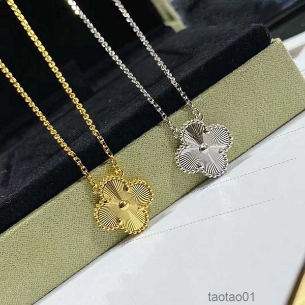 

2023 luxury van clover designer bracelet pearl 4 leaf 18k gold laser brand bangle charm bracelets necklace earrings wedding a8fr8, Golden;silver
