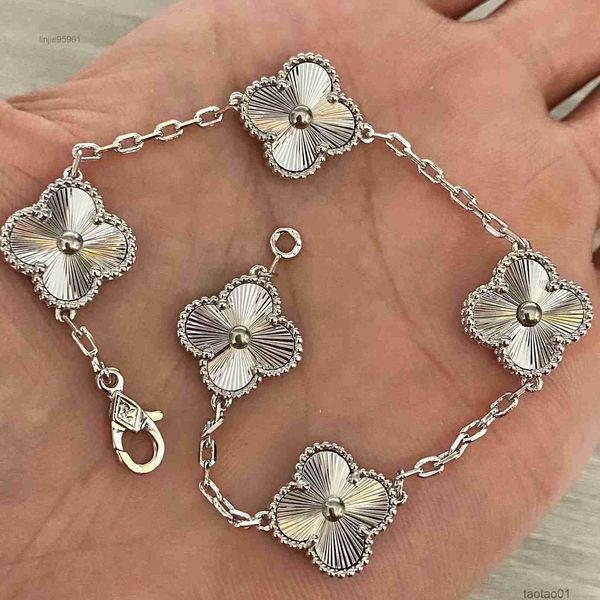 

charm bracelets luxury van clover designer bracelet pearl 4 leaf 18k gold laser brand bangle necklace earrings wedding a jewelroon9, Golden;silver