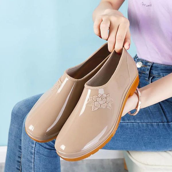 

rain boots ladies fashion and convenient kitchen car wash work nonslip short tube summer waterproof rubber shoes 230718, Black;red