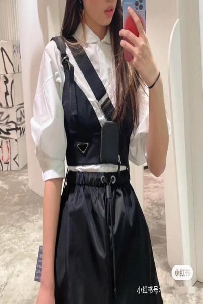 

21ss europe womens bras retro brand underwear comfortable breathable add velvet warm triangular metal embroidery motorcycle vest c4120985, Red;black