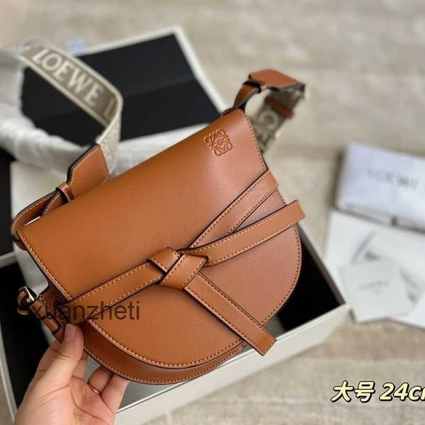

round anagram hands crossbody outlet loewsbag one bag women's gates cross strap 2023 leather designer saddle fashion body shoulder bags