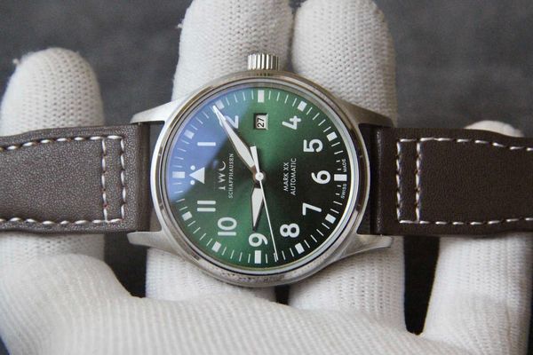 

luxury iwc pilot watch vnkg mechanical automatic wristwatch black dial date uhr leather strap with box montre luxe, Slivery;golden