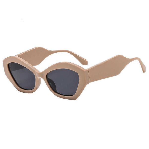 

designer triangular signature sunglasses new fashion p family sunglasses ins star same cat eye frame couple with logo box, White;black