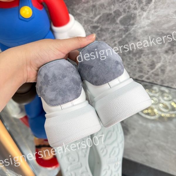 

2023 luxurys designer trainer running shoes fashion sneakers women men sports shoe chaussures casual classic sneaker woman xsd221101, Black