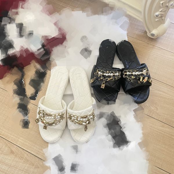 

women flat heels slippers with metal chain c buckle pearls plaid quilted texture grid lattice sandals slip on slide designer mule luxury bea, Black
