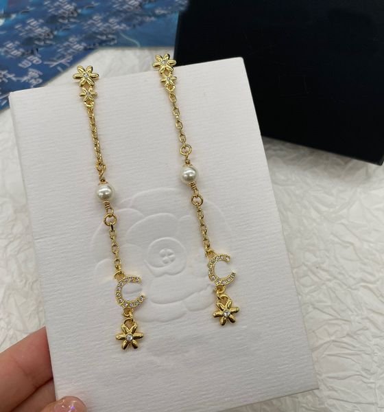 

2023 luxury quality charm drop earring with nature shell beads and flower design in 18k gold plated have box stamp ps7305b, Golden