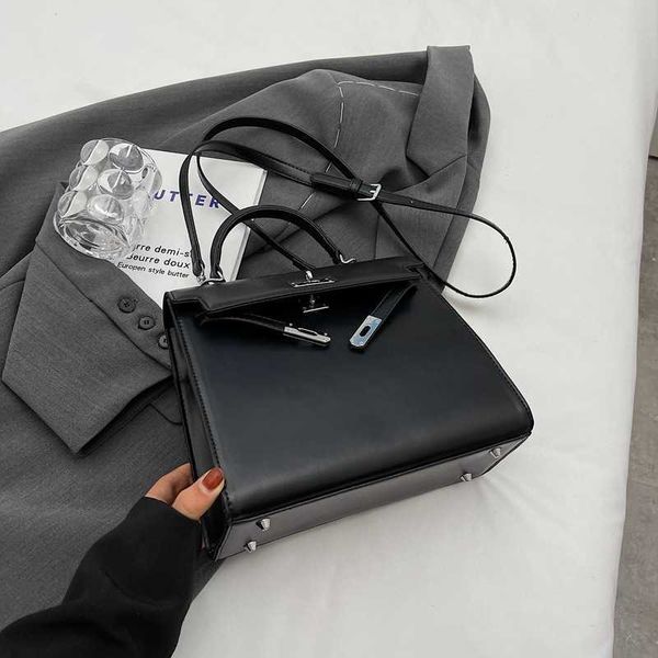

designer kelys tote bag bag advanced portable simple and fashionable 2023 new french minority design cross body for women 127l9
