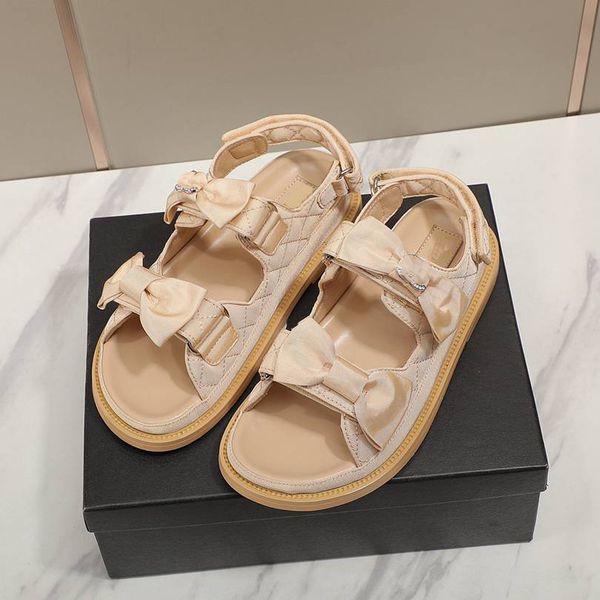 

luxury designer beach shoes leather beachs sandals letter cc slippers outdoor women channel rthjfgj