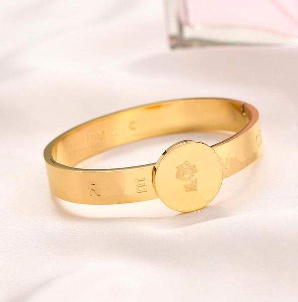 

luxuy bangle 18k plated gold charm bracelet doll european and american fashion brand young style classic style christmas couple gi6690535, Black