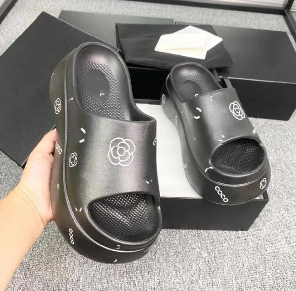 

vantage slippers 2023 new designer women medieval platform slippers fashion rubber non-slip soft comfortable outdoor sand slippers size 35-4, Black