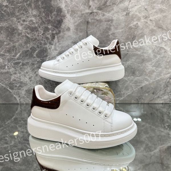 

2023 luxurys mens old daddy shoes sneakers fashion trend designer brand classic pure black non-slip outsole outdoor street xsd221105